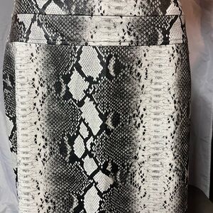 Elegant Snakeskin Pencil Skirt